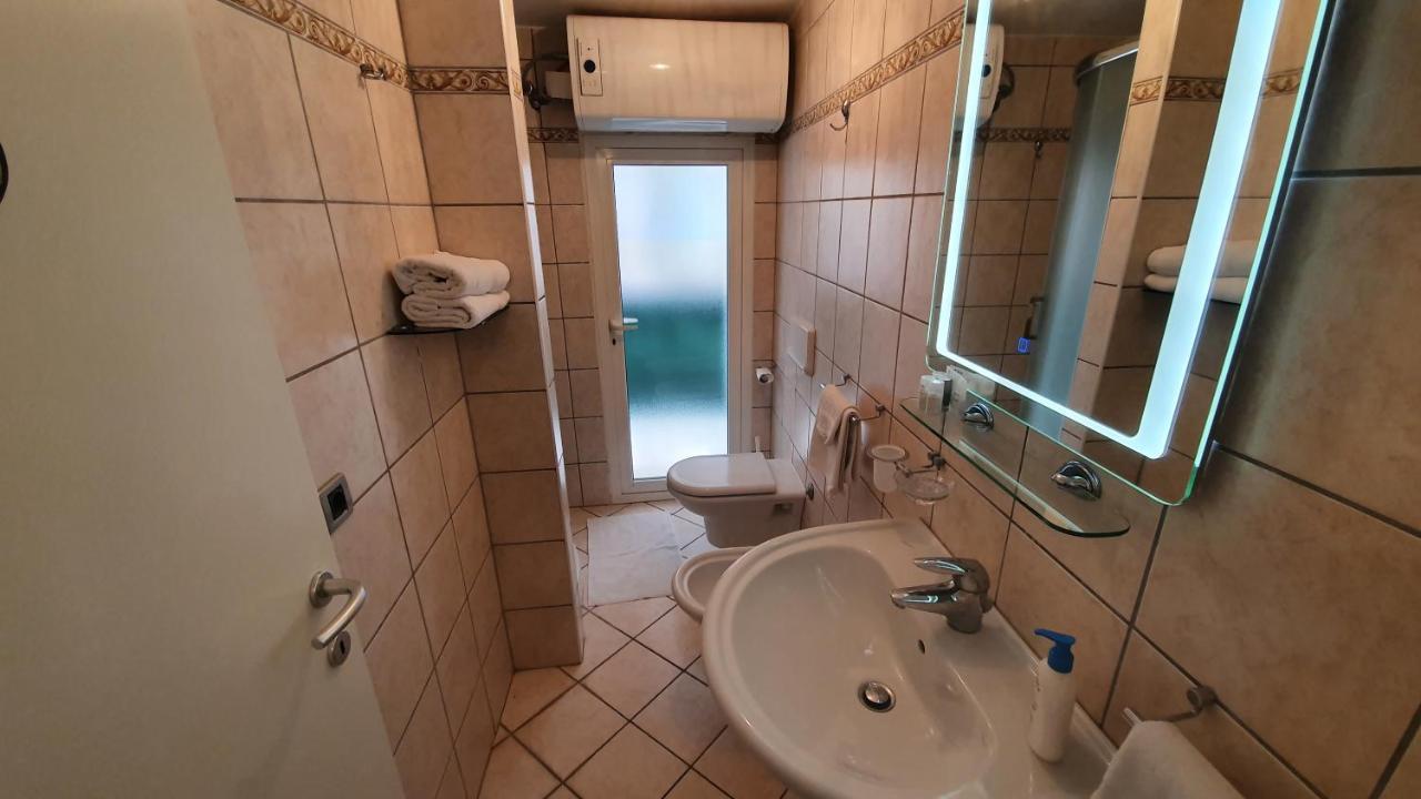 روفينج Apartments Villa Ernesta المظهر الخارجي الصورة