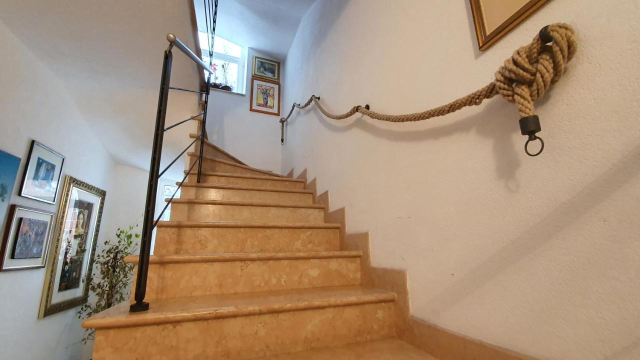 روفينج Apartments Villa Ernesta المظهر الخارجي الصورة